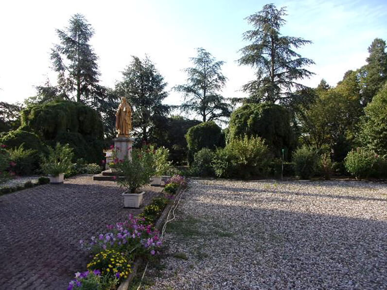 espaces exterieurs ehpad marcellin champagnat le montet